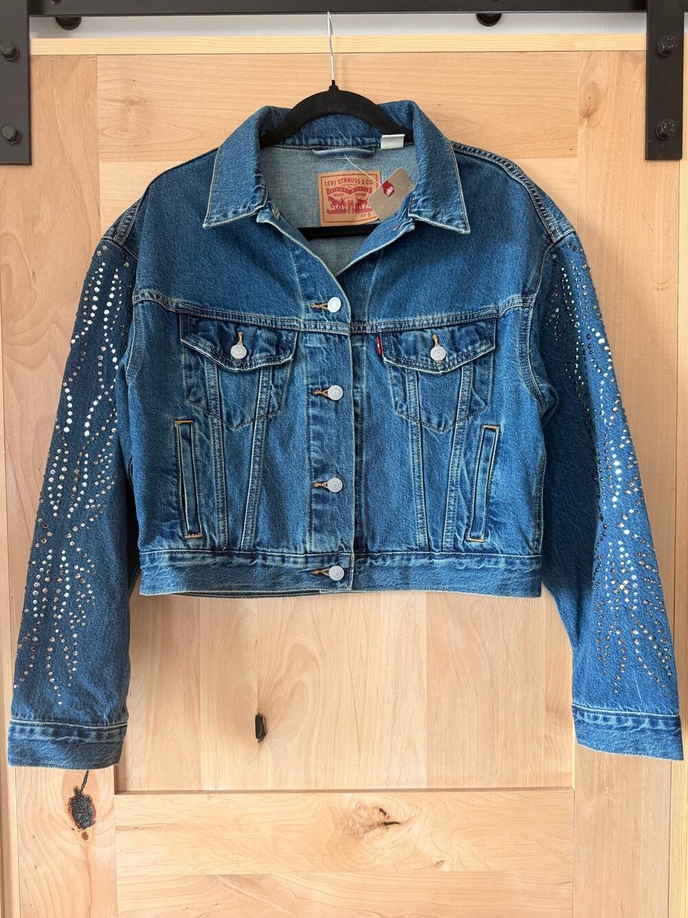NWT Levi’s Women’s Cropped Denim Jacket Studded Sleeves Blue Size S